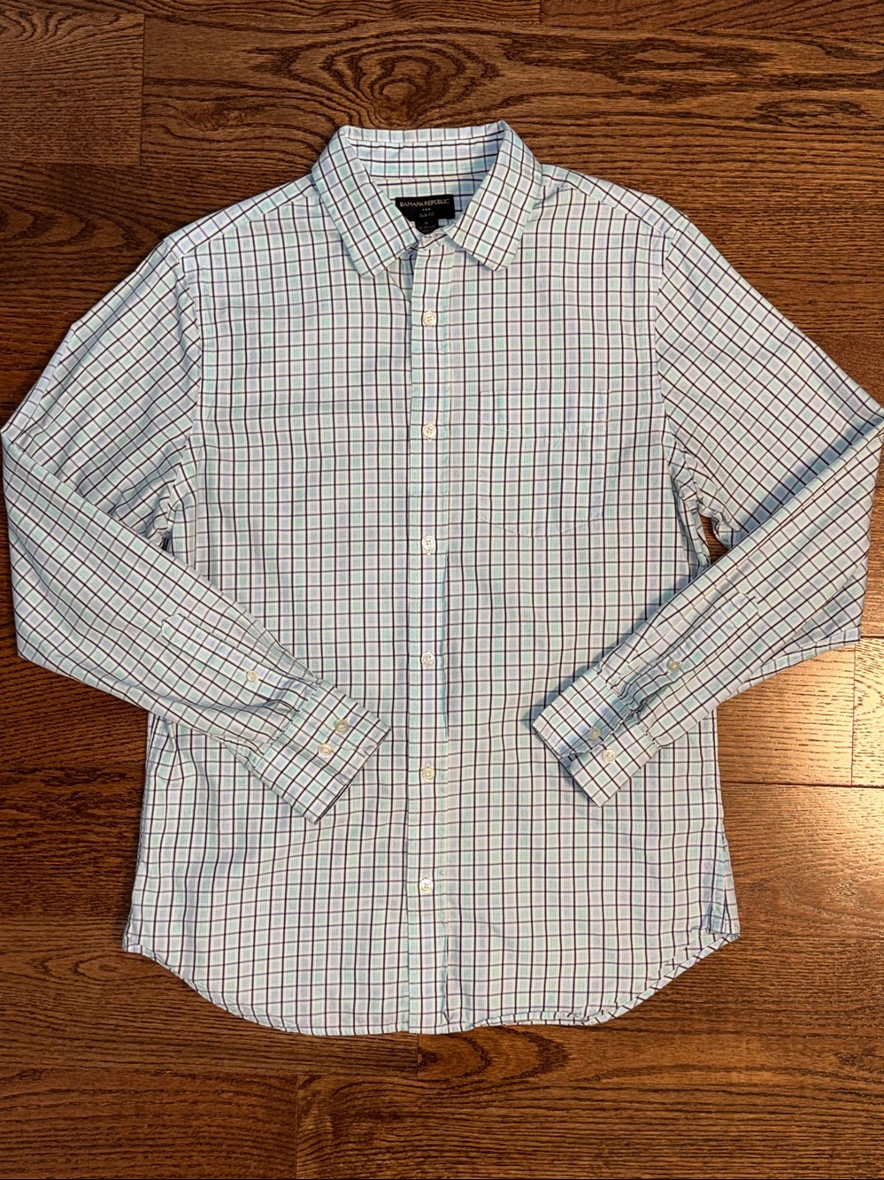 Men’s medium slim fit button down dress shirt. Size medium 15-15 1/2. Blue plaid